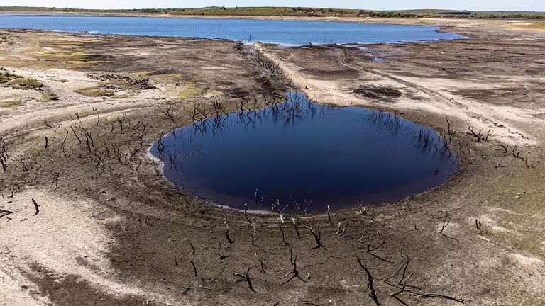 Embalse que sufre una grave evaporación y sequía